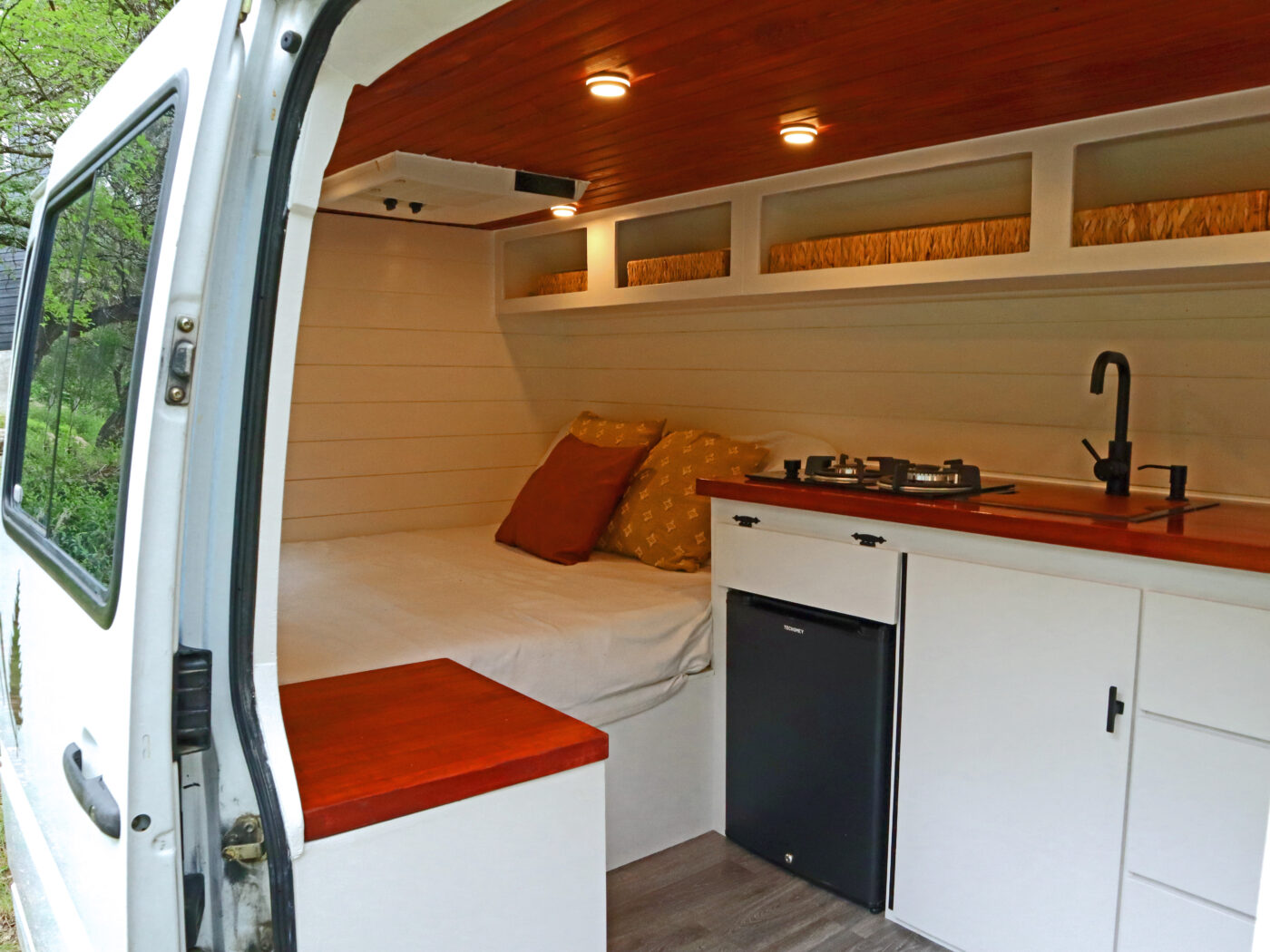 interior-camper-from-main-door